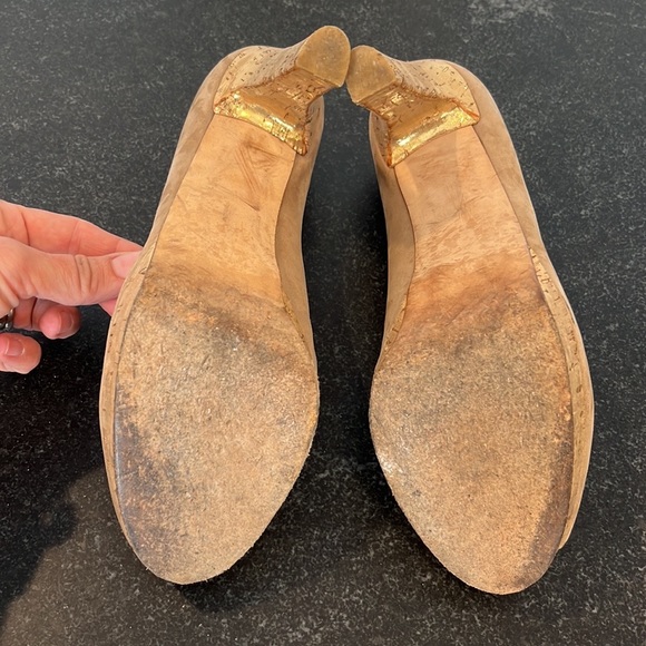 Stuart Weitzman suede peep toe heels with gold cork soles. Size 8.5M - Picture 3 of 7